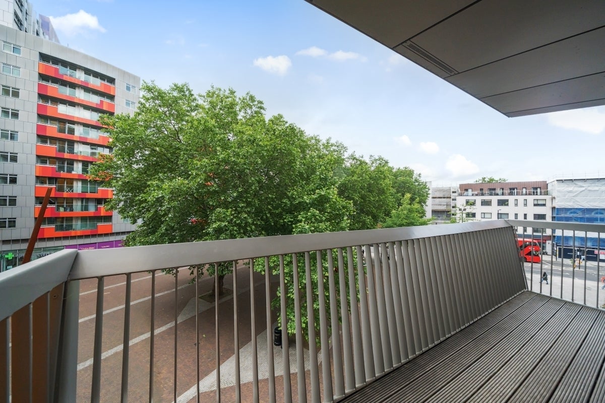 Flat Rathbone Market in Greater London