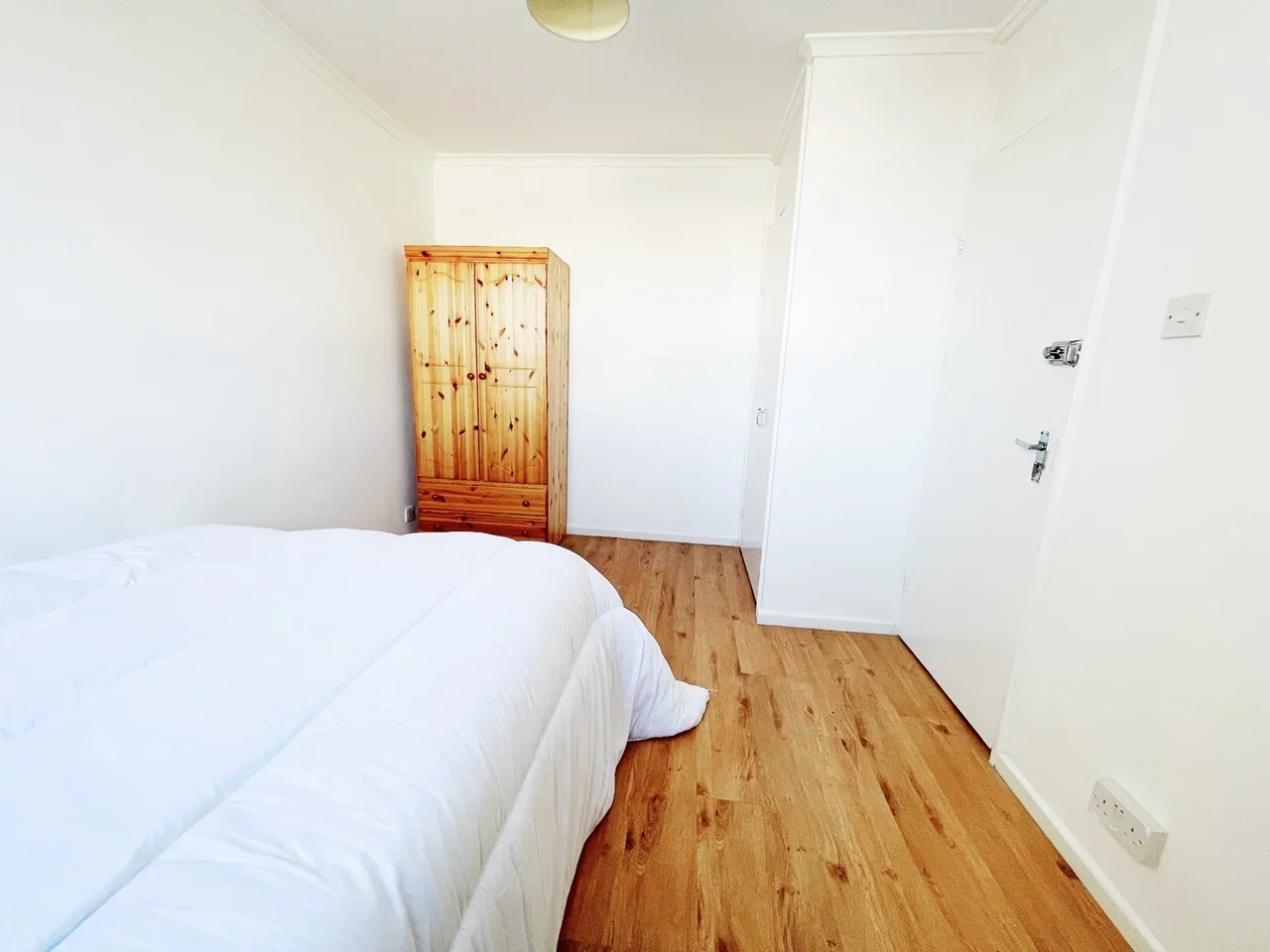Room Cable Street in Greater London