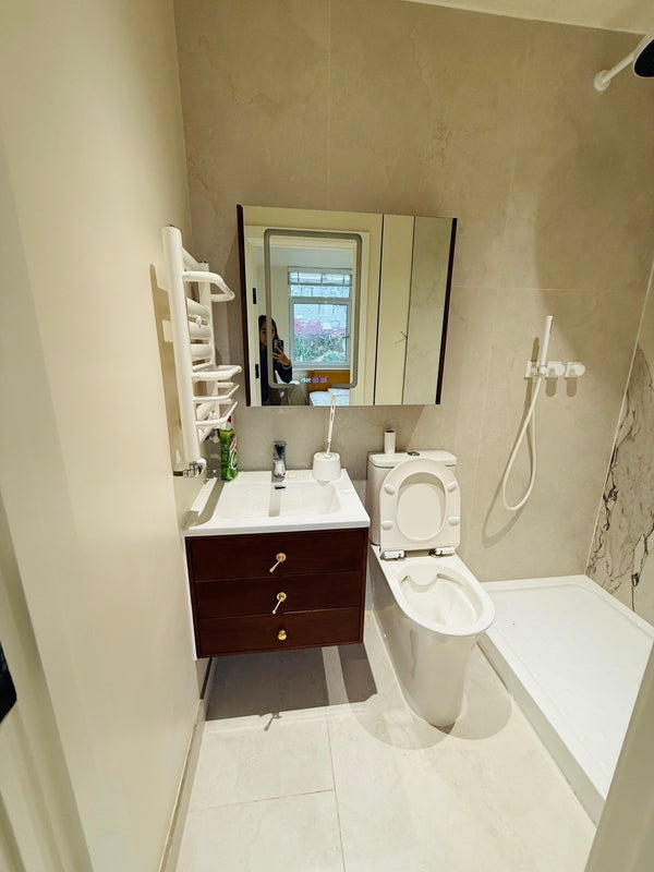 Room South Park Road in Greater London