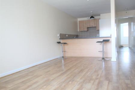 Flat Wallace Drive in Huyton