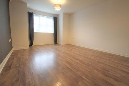 Flat Wallace Drive in Huyton