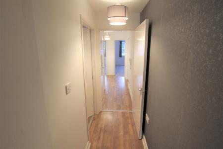 Flat Wallace Drive in Huyton