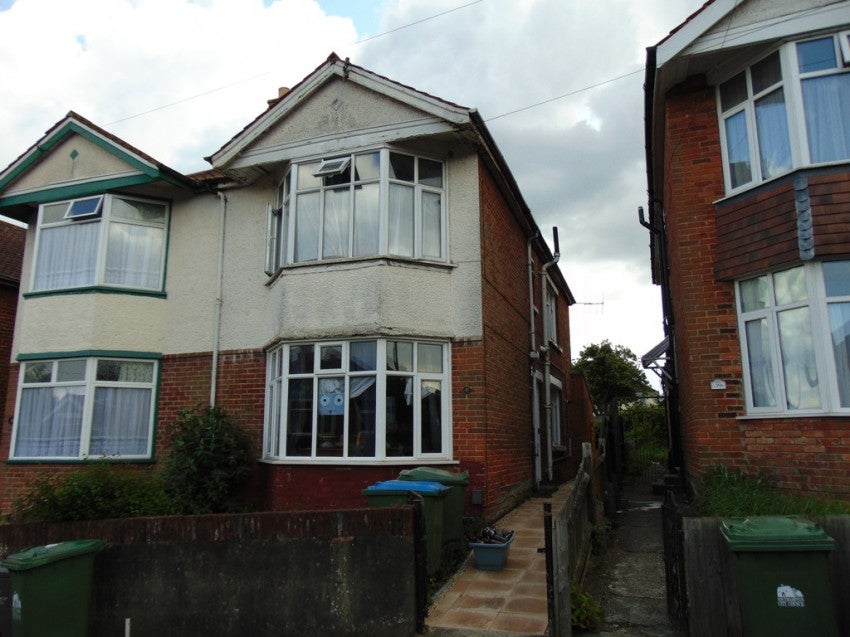 Flat Kitchener Road in Southampton