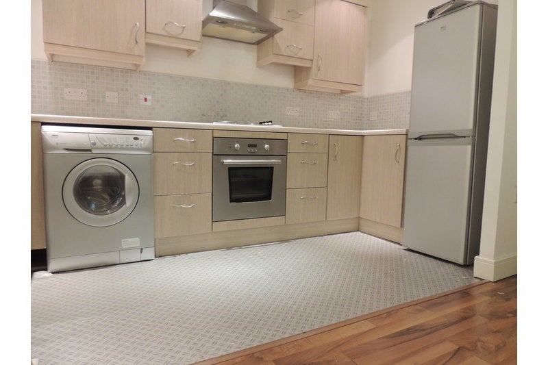 Flat Kirkdale Road in Greater London