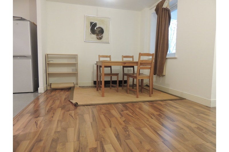 Flat Kirkdale Road in Greater London