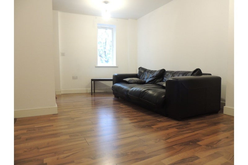 Flat Kirkdale Road in Greater London