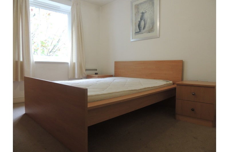 Flat Kirkdale Road in Greater London