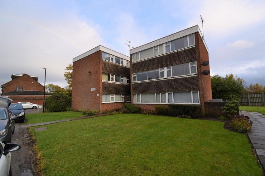 Flat Pleydell Close in Coventry