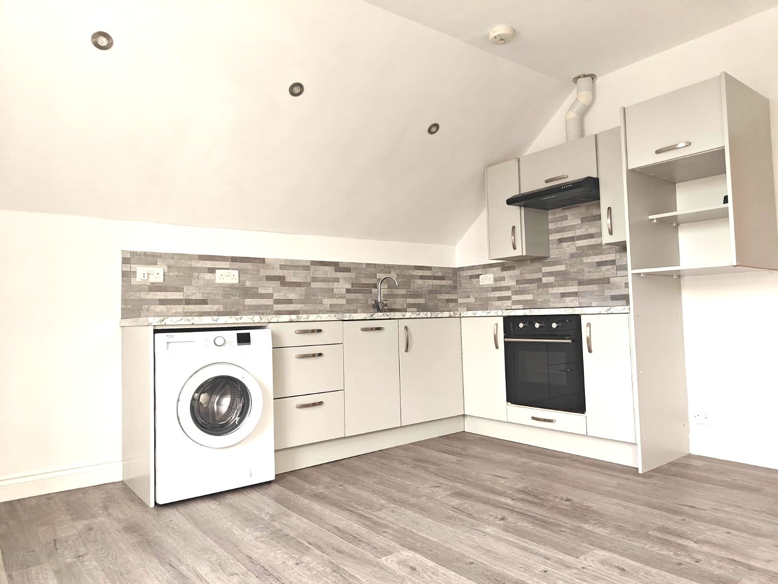 Flat Clifton Road in Weston-super-Mare