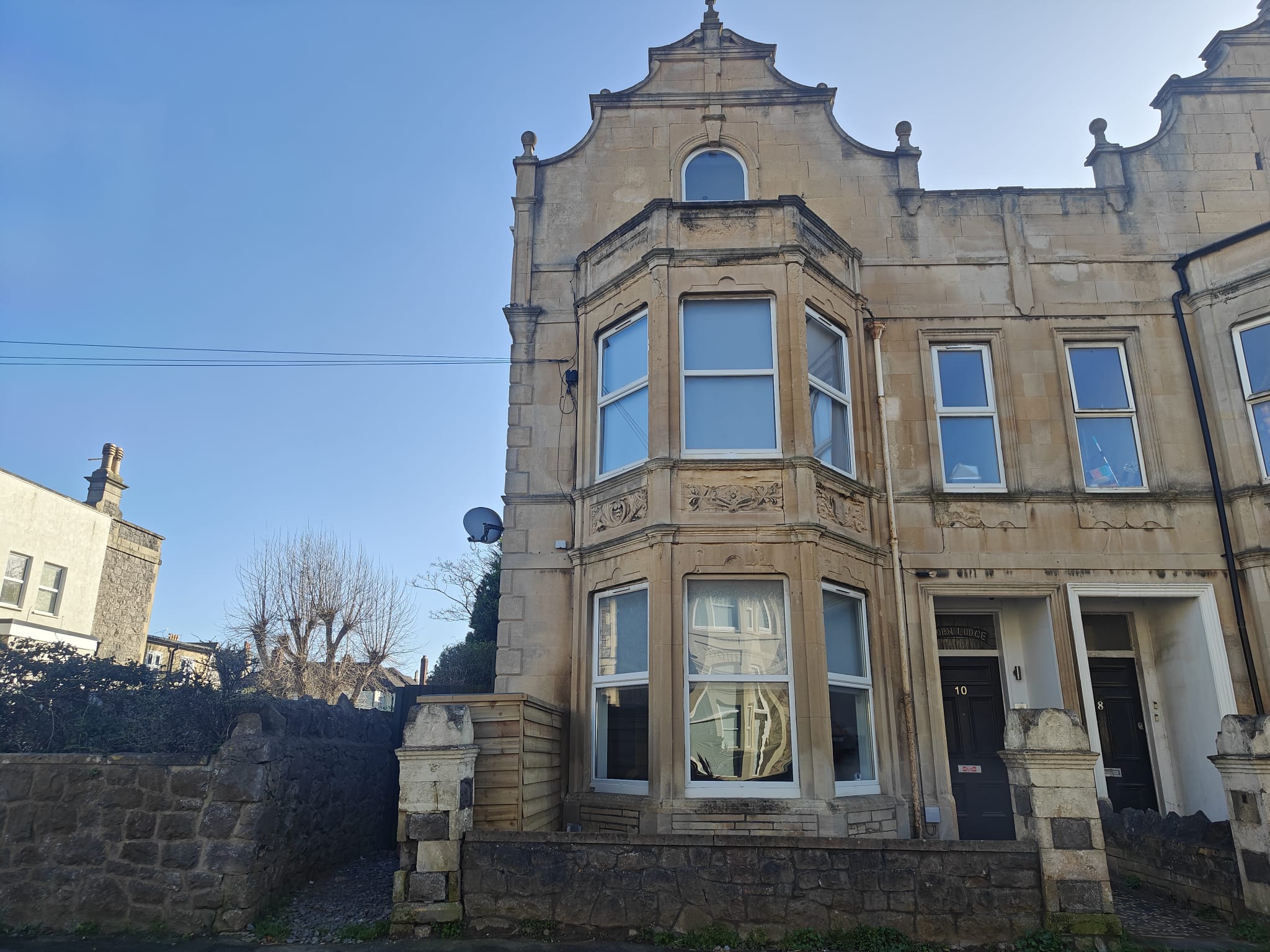 Flat Clifton Road in Weston-super-Mare