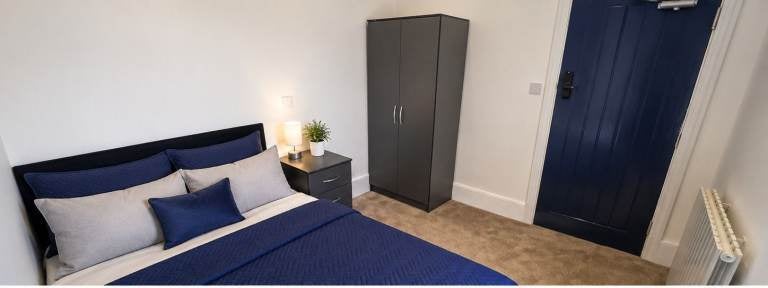 Room Clarendon Road in Luton