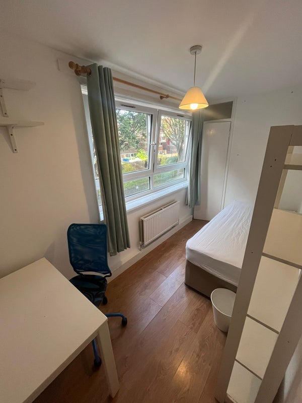 Room Earlsferry Way in Greater London