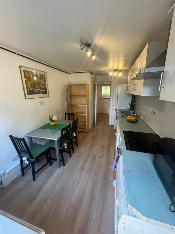 Room Earlsferry Way in Greater London