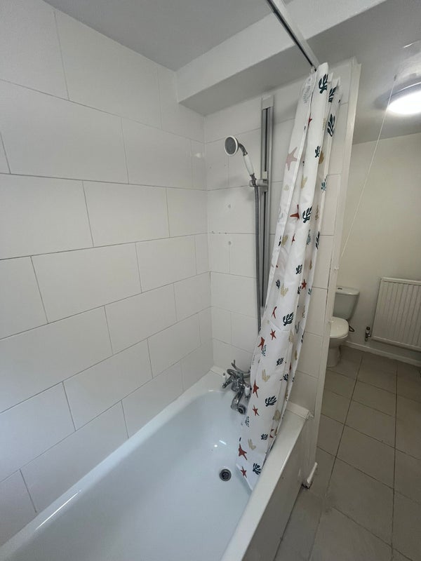 Room Earlsferry Way in Greater London