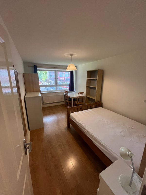 Room Earlsferry Way in Greater London