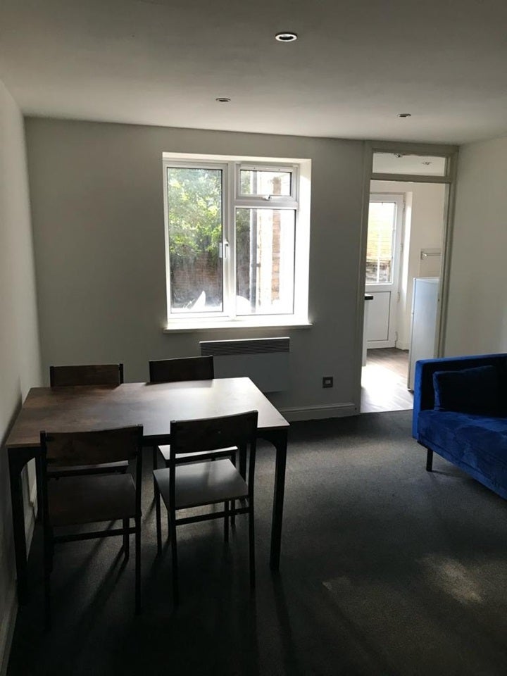 Flat Greyhound Road in Greater London