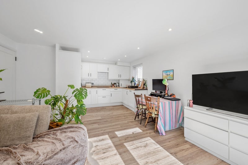 Flat Henfield Road in Greater London