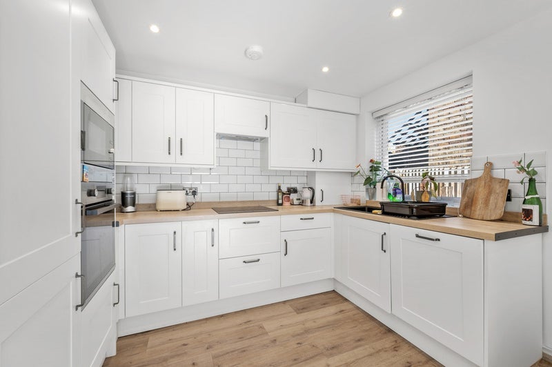 Flat Henfield Road in Greater London