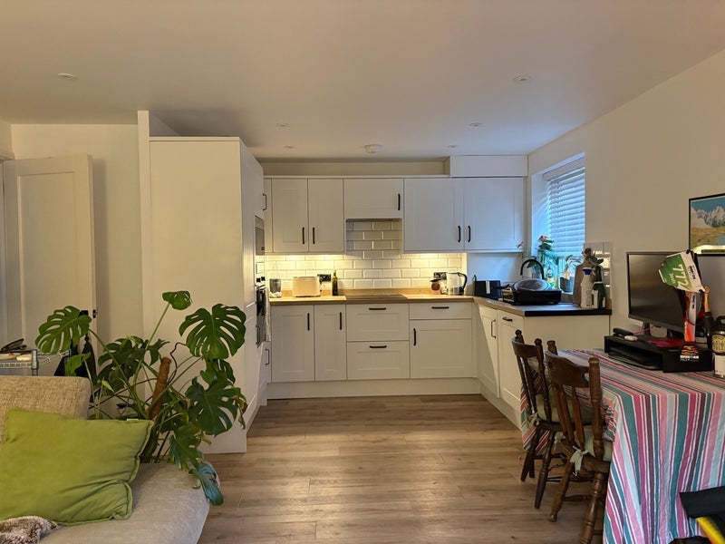 Flat Henfield Road in Greater London