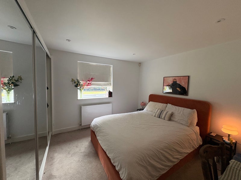 Flat Henfield Road in Greater London