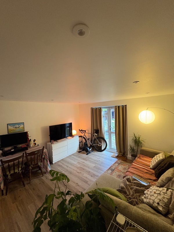 Flat Henfield Road in Greater London