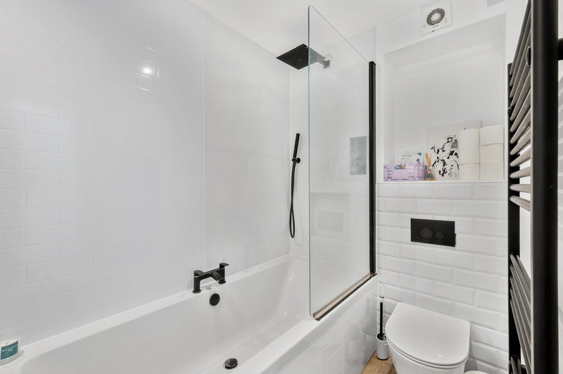 Flat Henfield Road in Greater London