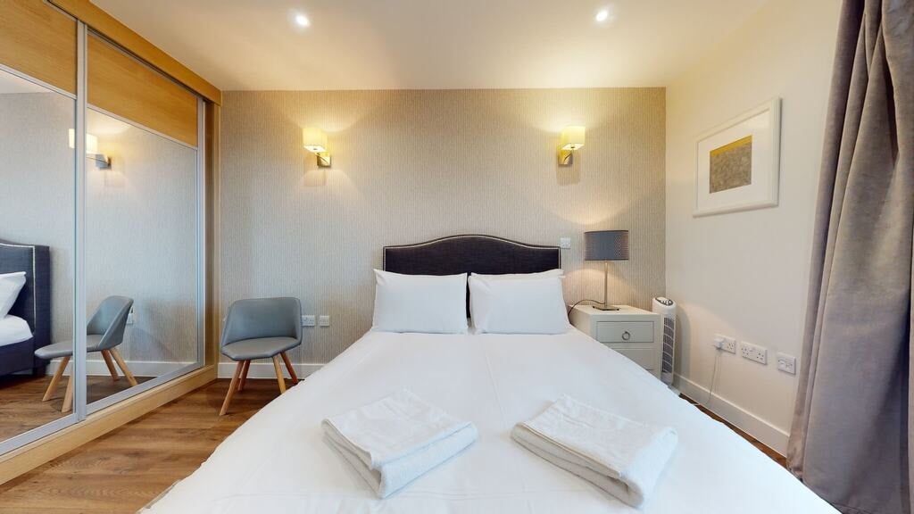 Flat Fairclough Street in Greater London