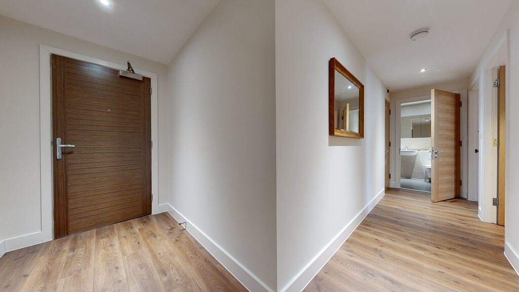 Flat Fairclough Street in Greater London
