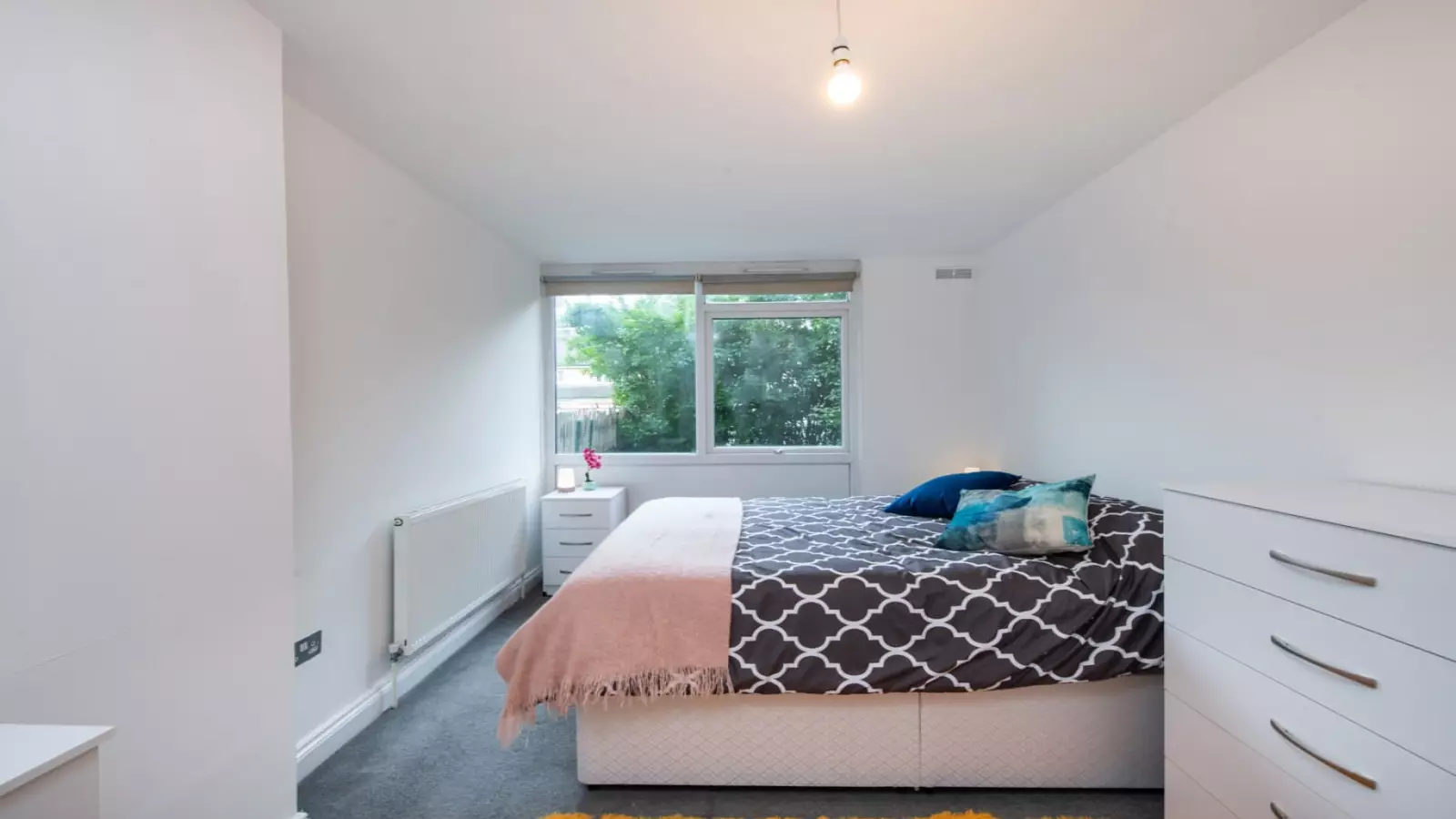 Room York Road in Greater London