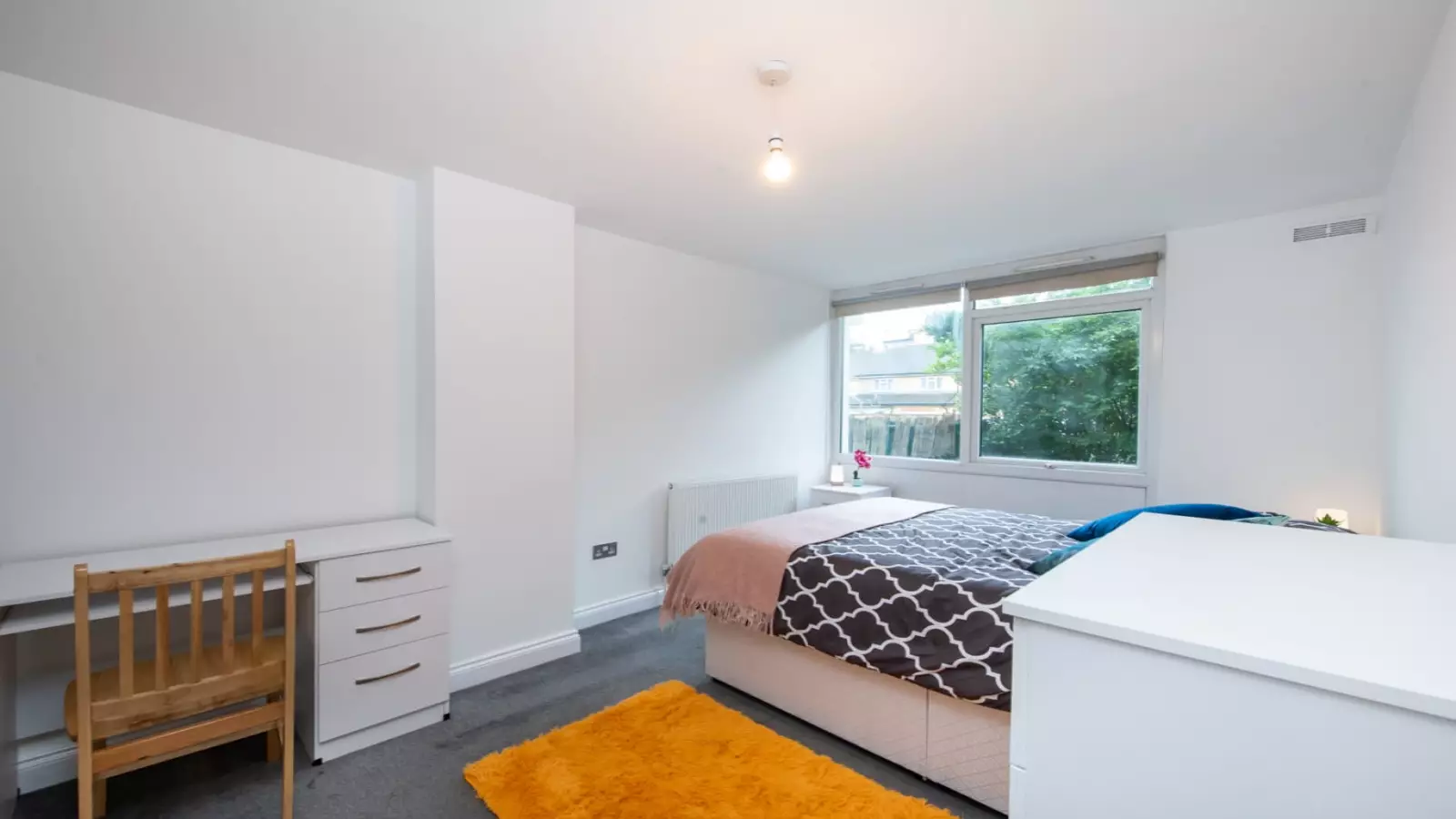 Room York Road in Greater London