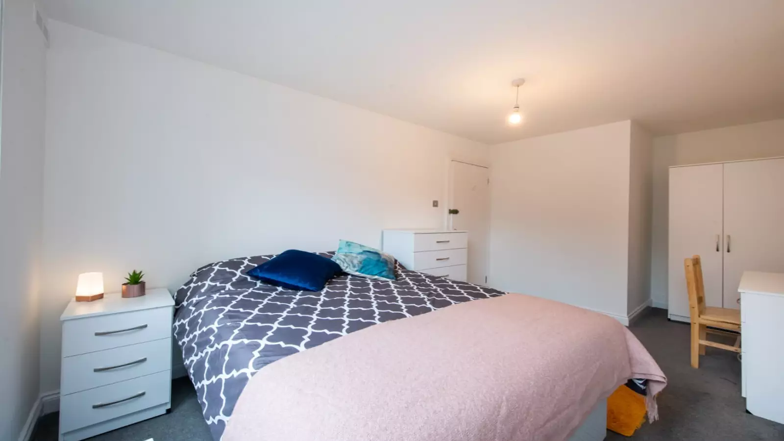 Room York Road in Greater London