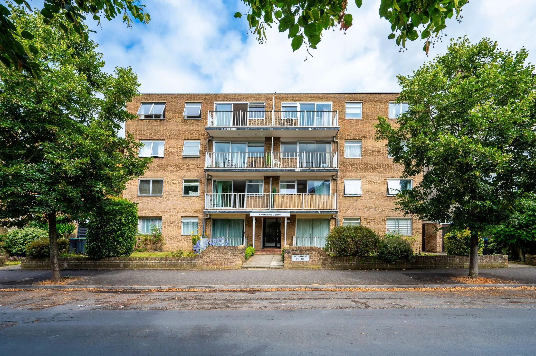 Flat Grove Road in Greater London