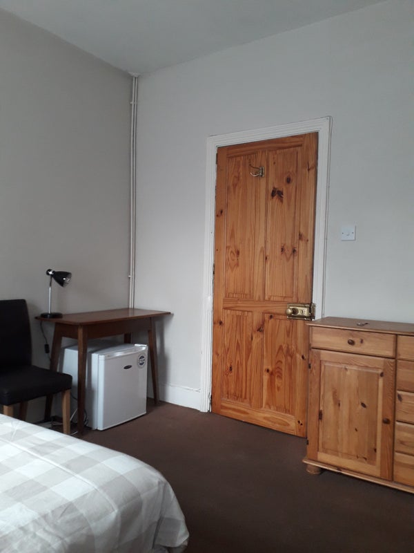 Room Rosebank Road in Greater London