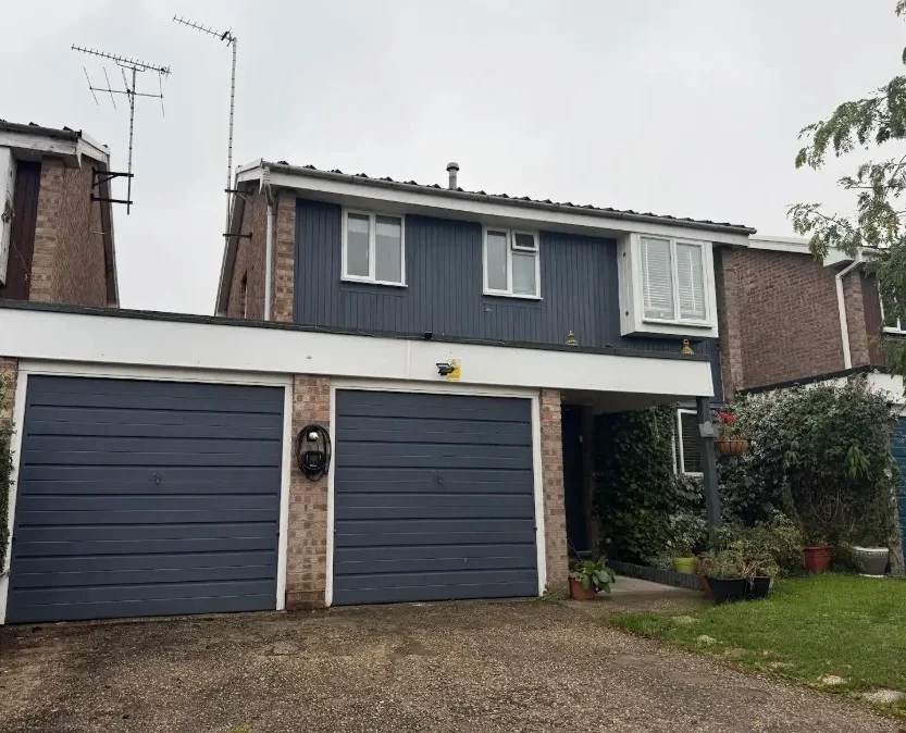 House Goldsmiths Close in Woking
