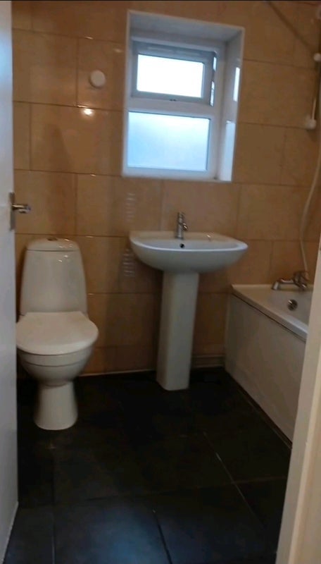 Room Bloomfield Road in Greater London