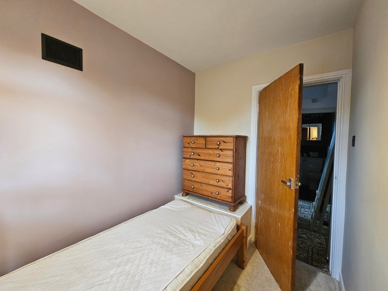 Room Thorpe House Road in Sheffield