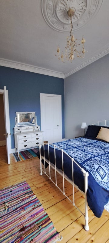 Room Hamilton Drive in Glasgow