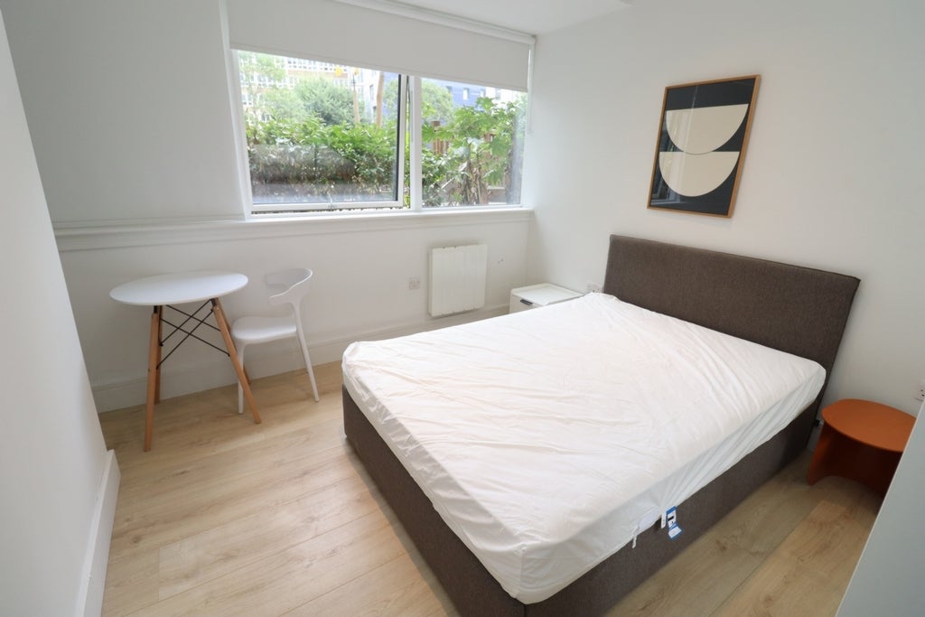 Room Globe Road in Greater London