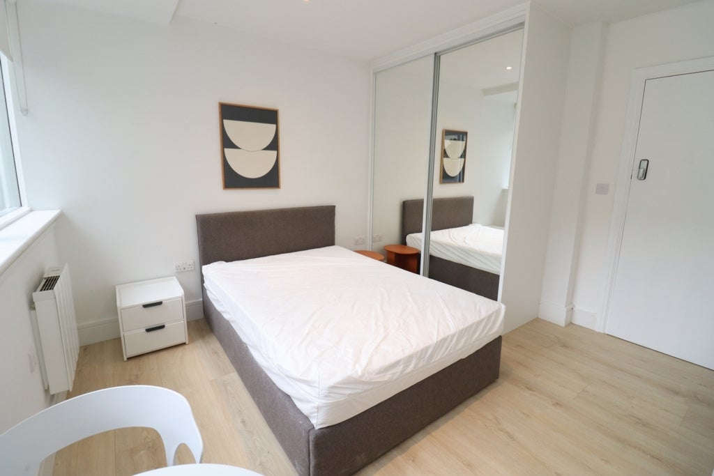 Room Globe Road in Greater London