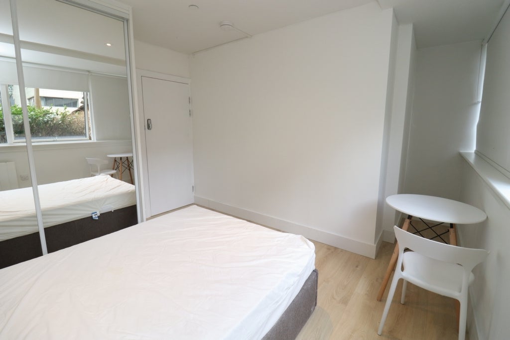 Room Globe Road in Greater London
