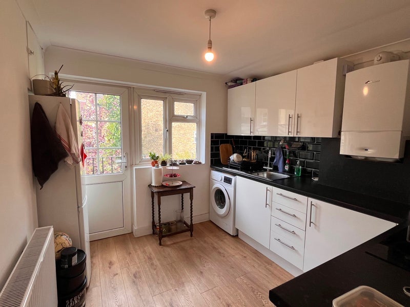 Room Shenley Road in Greater London