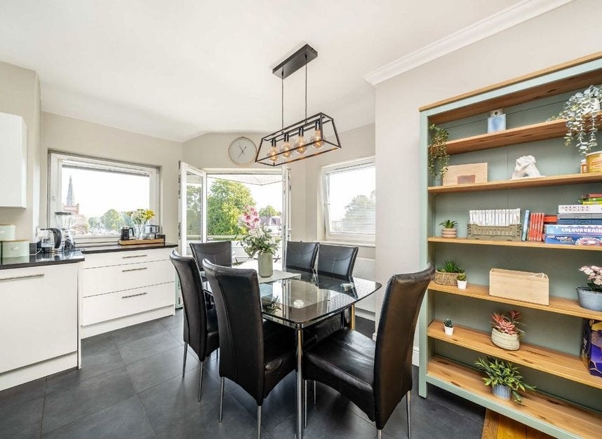 Flat Gruneisen Road in Greater London
