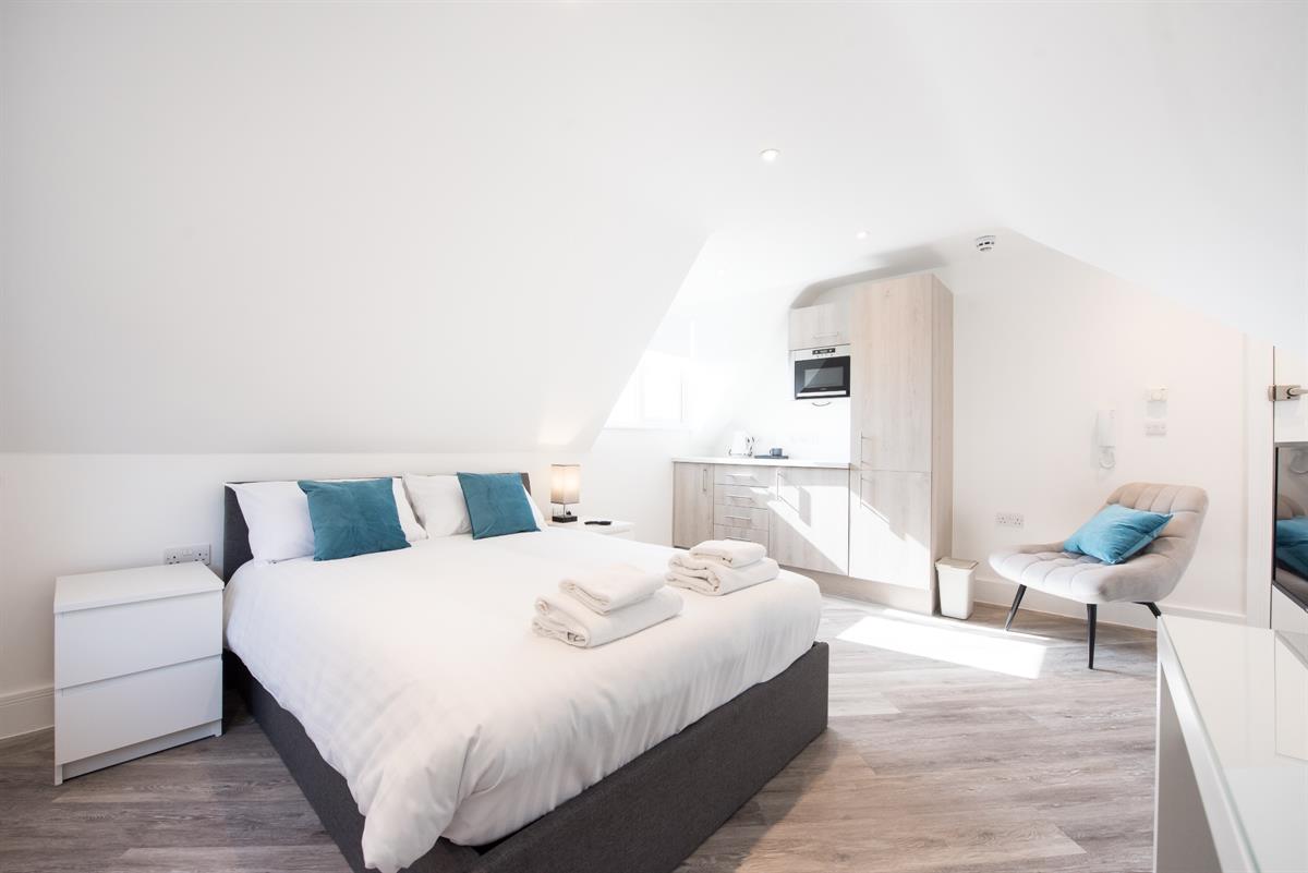 Room Crown Street in Brentwood