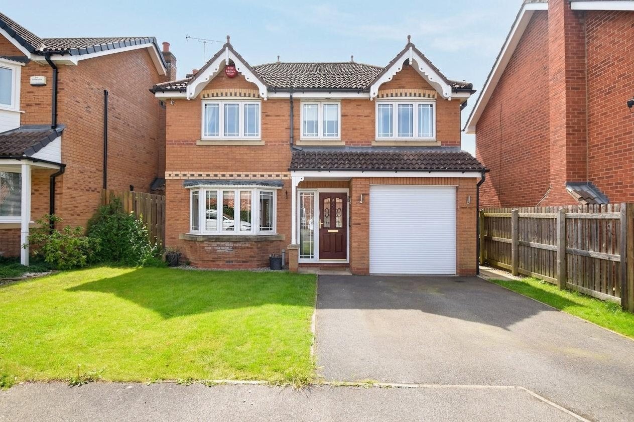 House Whinmoor Drive in Kirklees