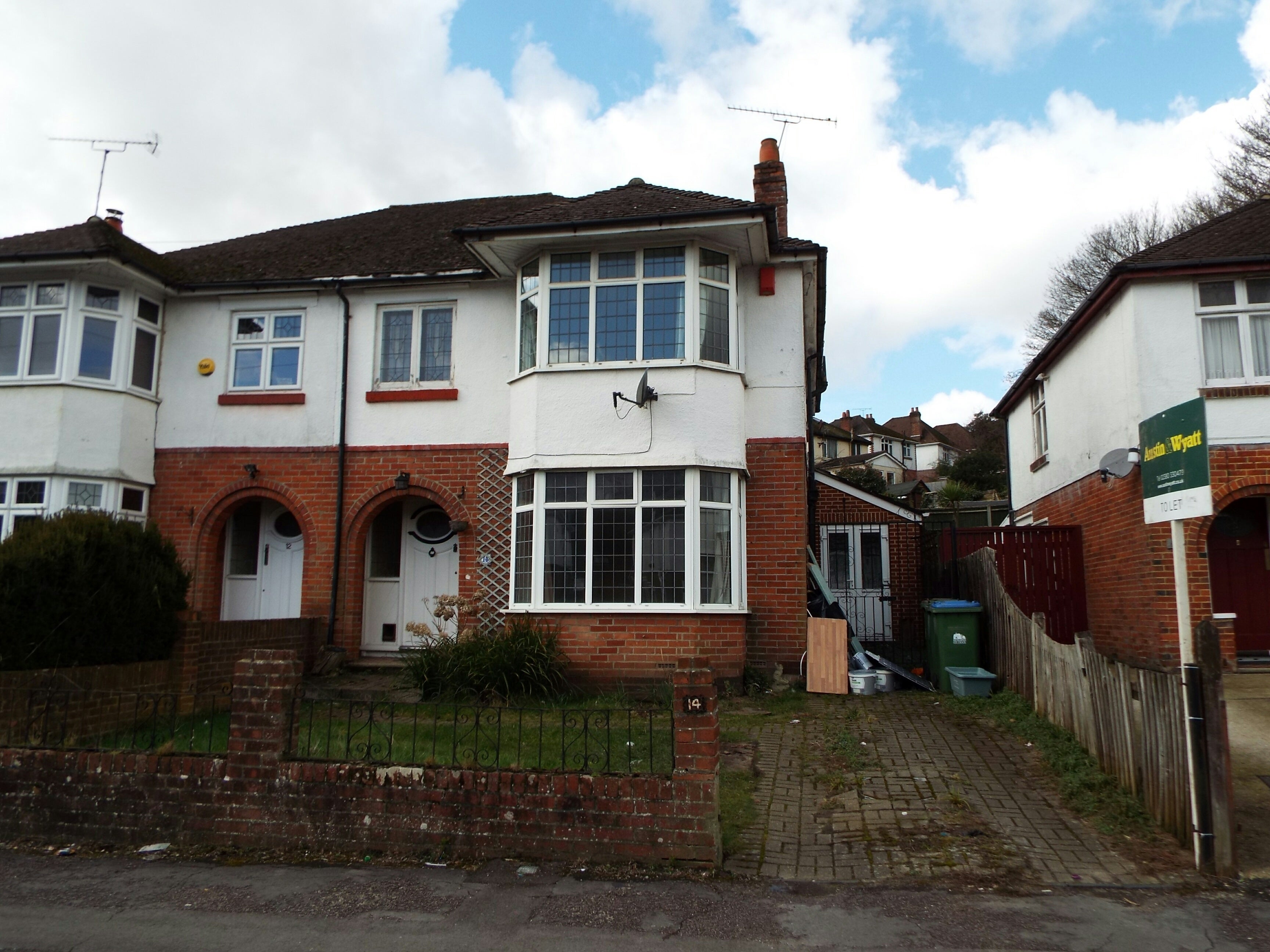 House Dale Valley Road in Southampton