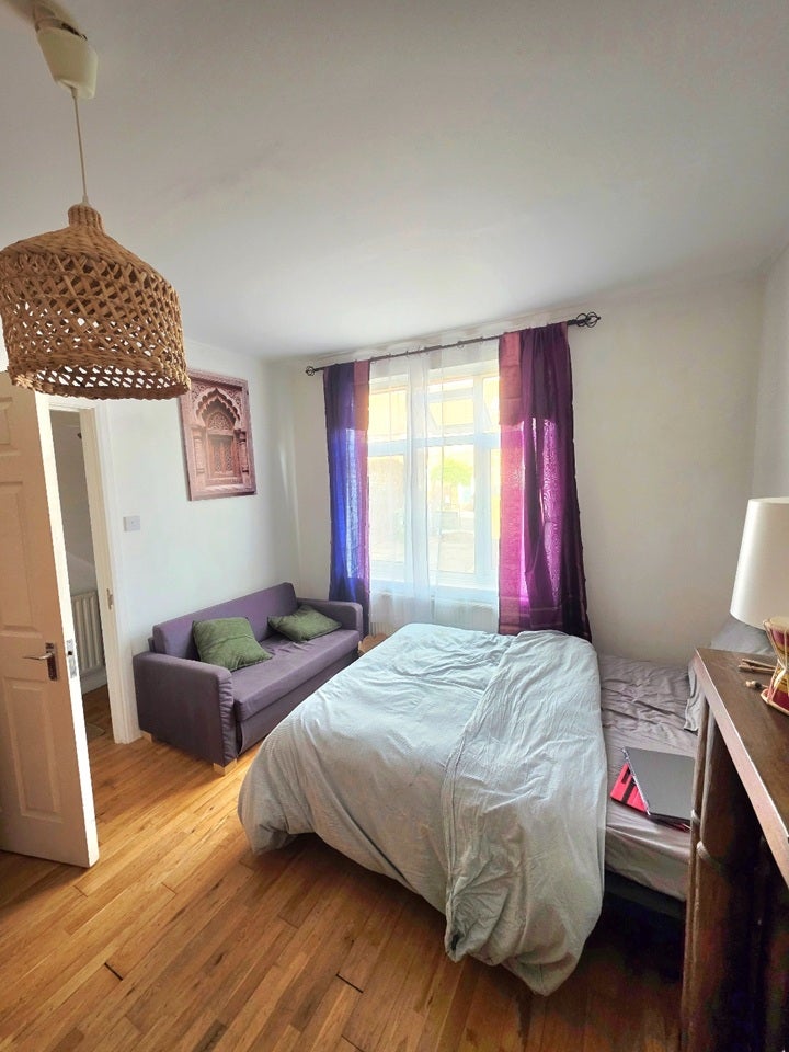 Flat Heathstan Road in Greater London