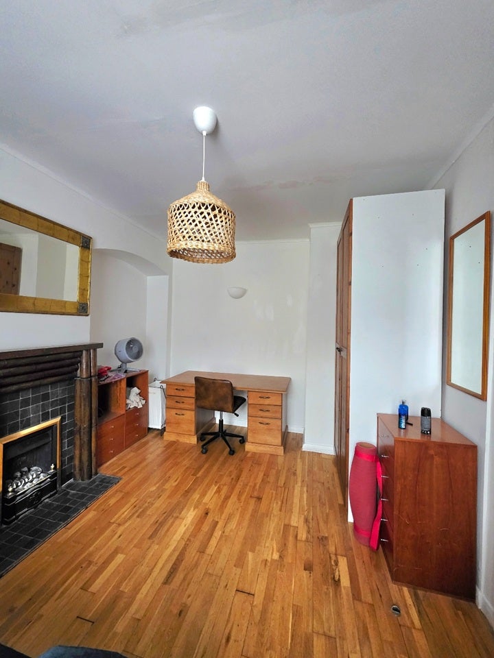 Flat Heathstan Road in Greater London