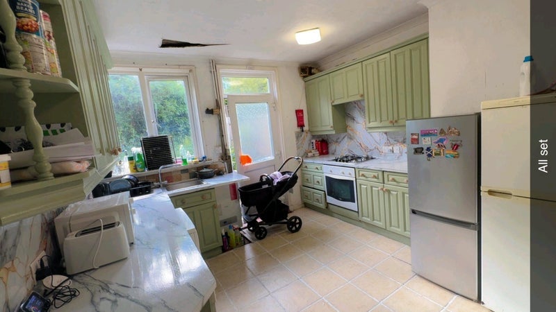 Room Buckhold Road in Greater London