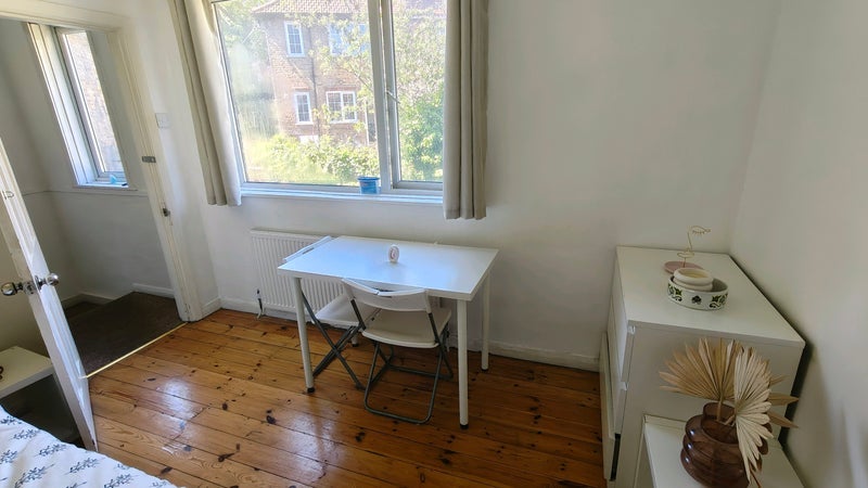 Room Buckhold Road in Greater London