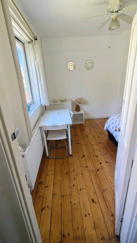 Room Buckhold Road in Greater London